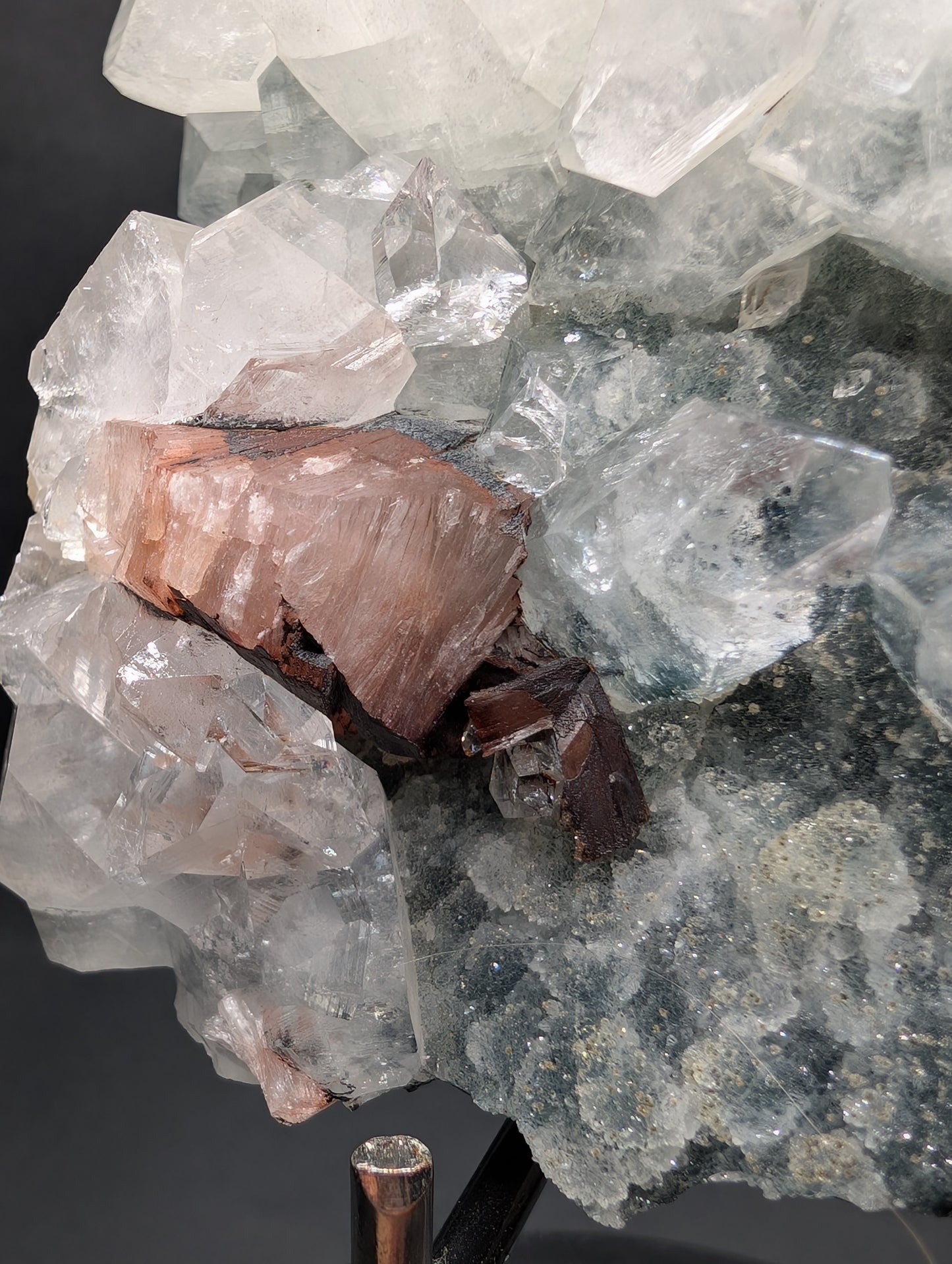 Apophyllite & Stilbite Crystal Cluster – 437g