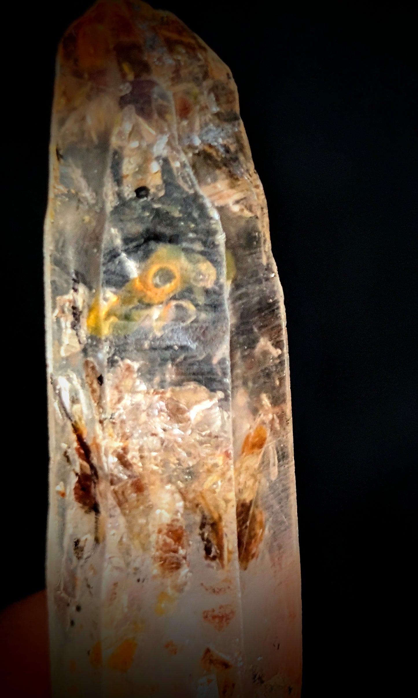Petroleum Enhydro Quartz | Pakistan