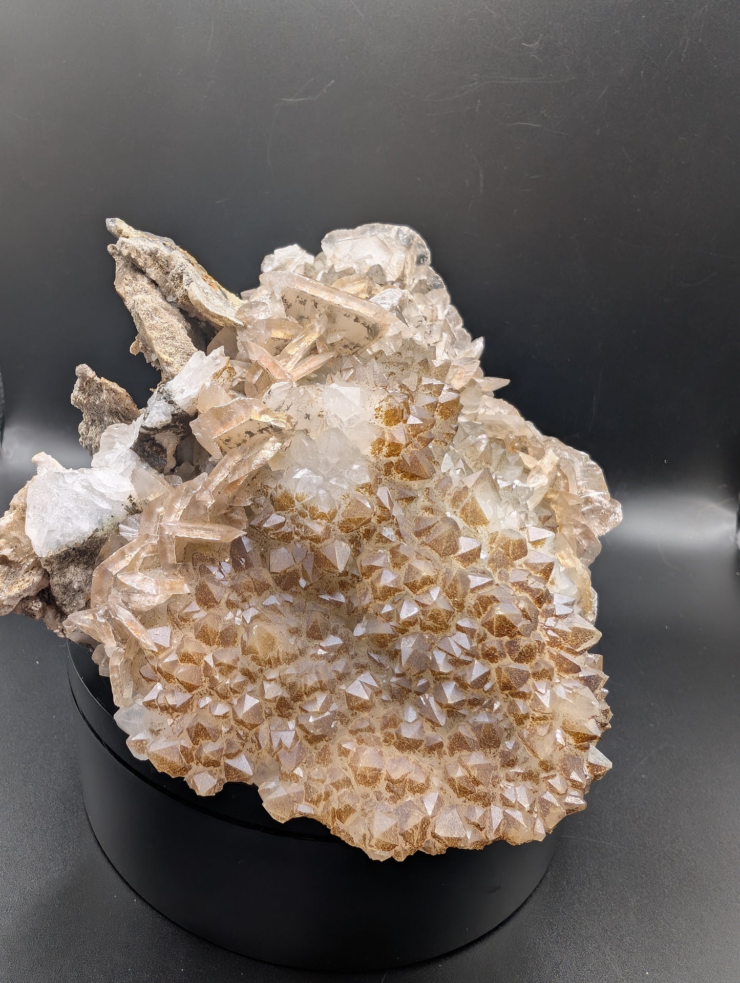 UV Reactive Calcite Crystal Cluster 1.1kg – Red Fluorescence & Green Phosphorescence Specimen