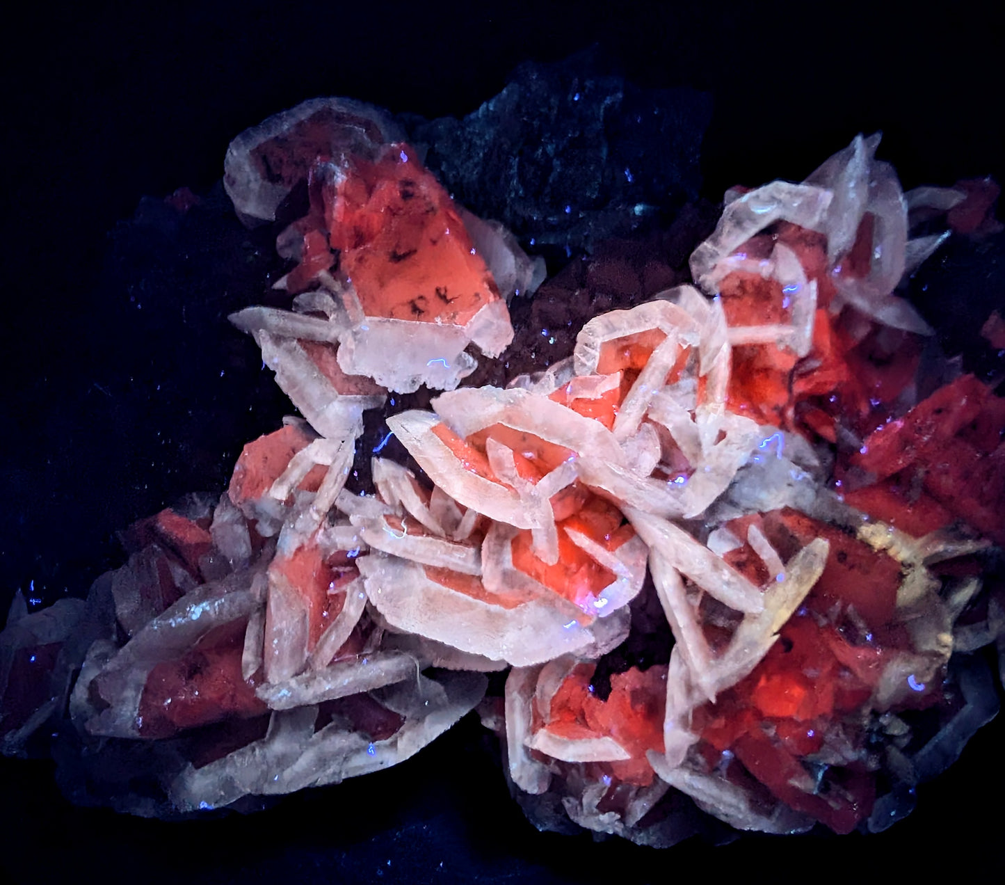 UV Reactive Calcite Crystal Cluster 1.1kg – Red Fluorescence & Green Phosphorescence Specimen