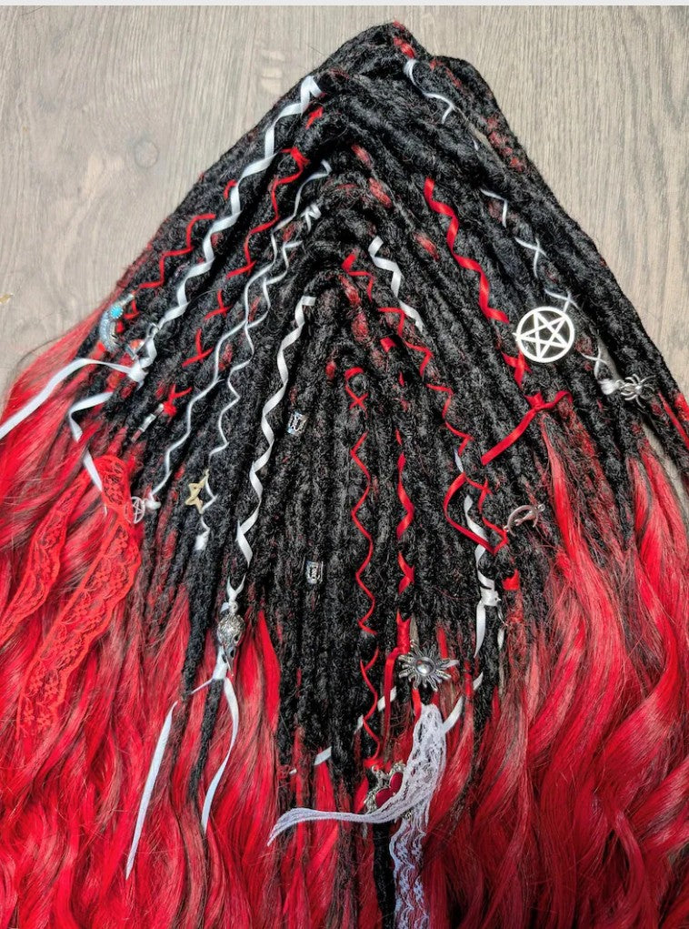 Gothic Black & Red Dreadlock Extensions – Curly Ombre Synthetic DE Dreads with Charms | Boho Festival Hair 22–24”
