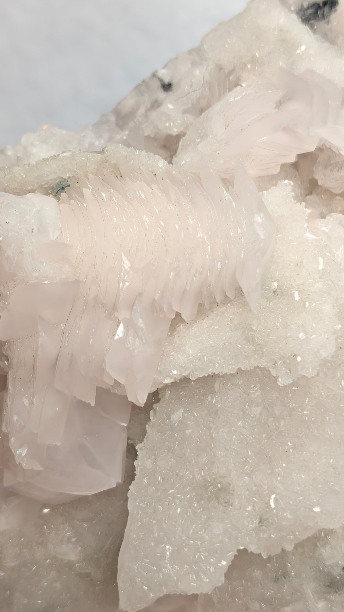 Large Pink Calcite & Quartz Mineral Specimen – 6–7kg UV Fluorescent Statement Piece